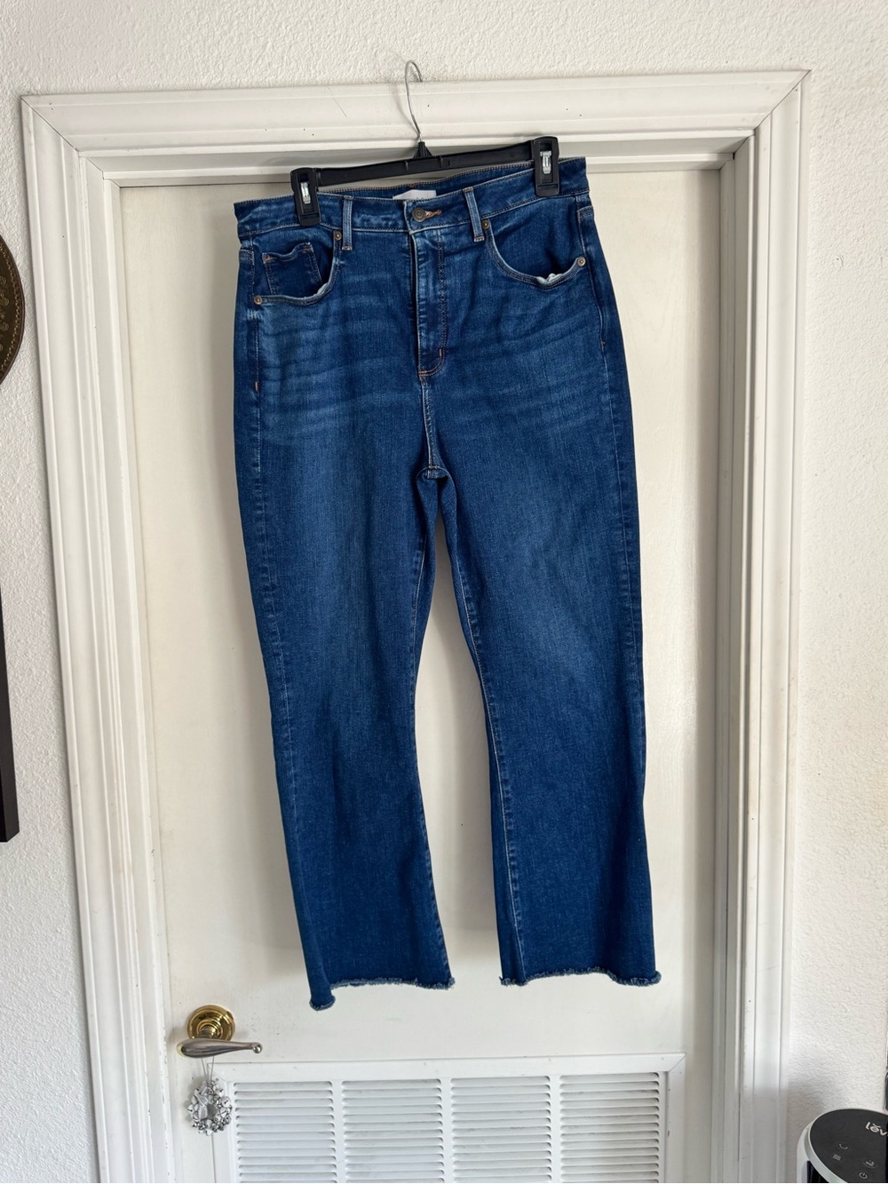 LOFT The Curvy Kick Crop Jeans